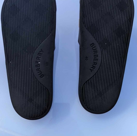 Too small - Picture 11 of 12